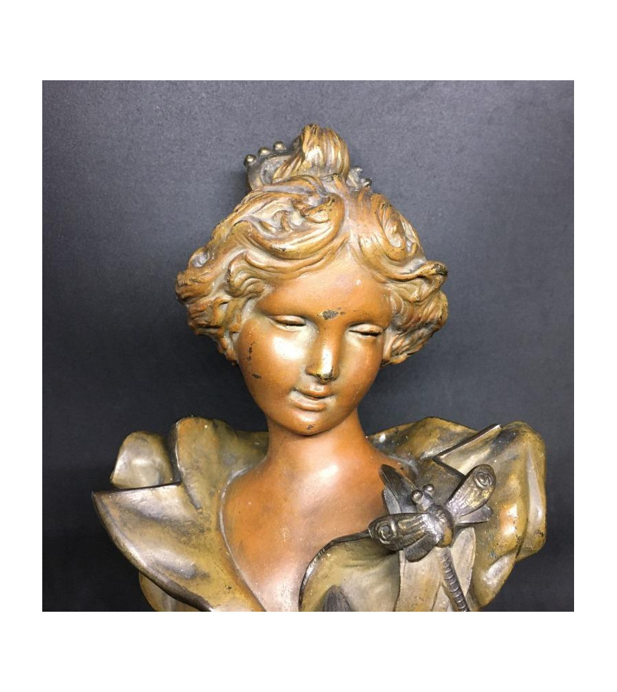 Buste de femme régule socle en marbre vendu par Notre petite brocante.