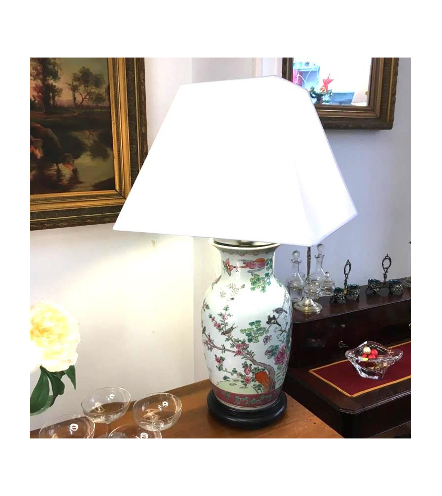 Lampe chinoise porcelaine vendue par notre petite brocante