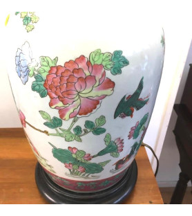 Lampe chinoise porcelaine vendue par notre petite brocante