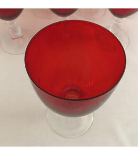 Verres en cristal coloré vendus par notre petite brocante