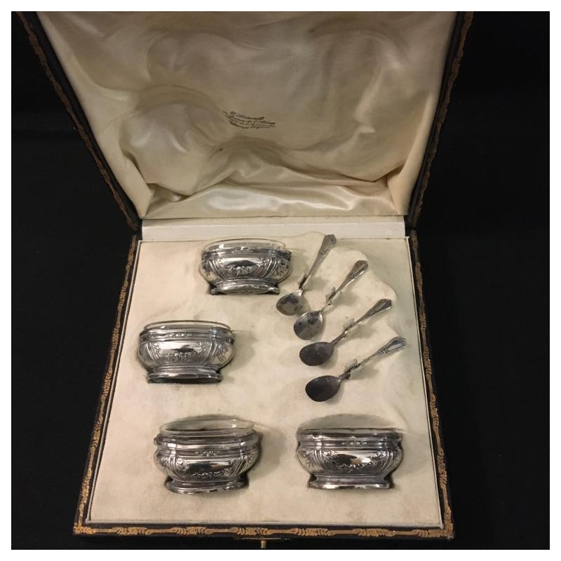 Coffret de 4 salerons en argent