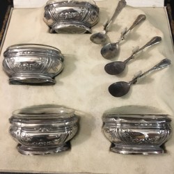 Coffret de 4 salerons en argent