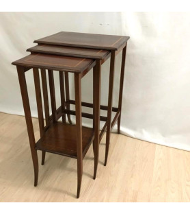 Tables gigognes bois vendues par Notre petite brocante à valence.