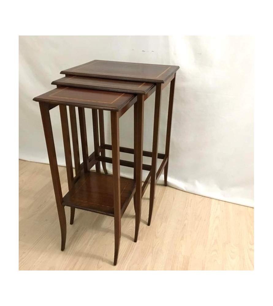 Tables gigognes bois vendues par Notre petite brocante à valence.