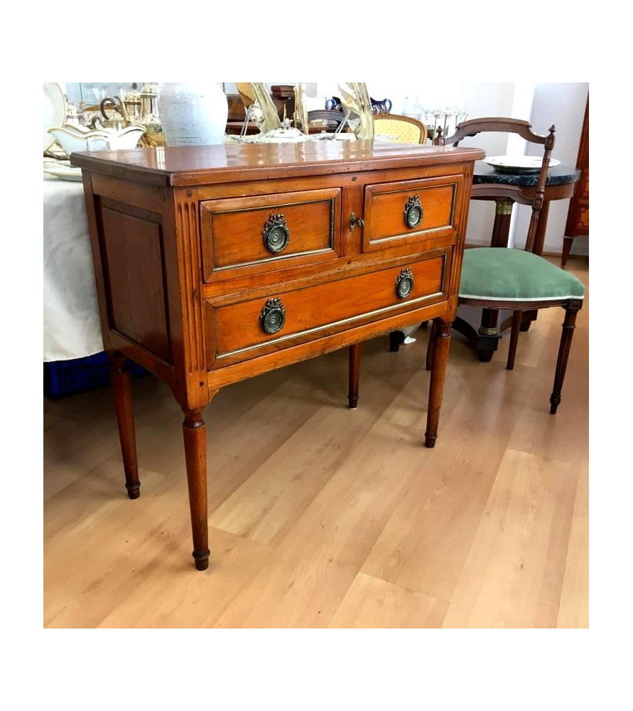 Petite commode en merisier vendue par notre petite brocante