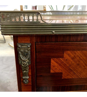 Chiffonnier de style Louis XVI vendu par notre petite brocante