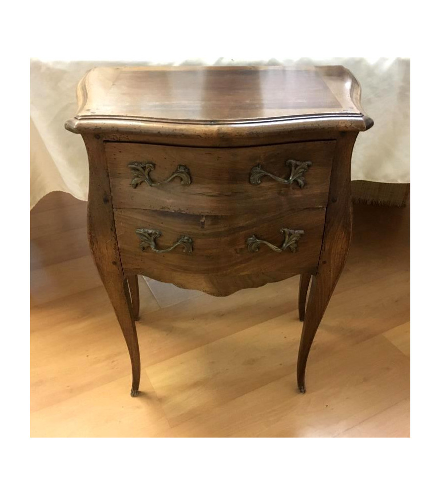 Petite commode en noyer Style Louis XV