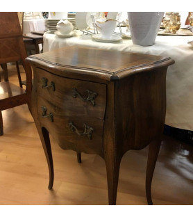 Petite commode en noyer Style Louis XV