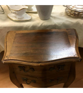 Petite commode en noyer Style Louis XV