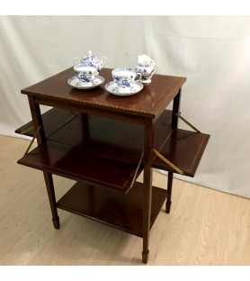 Table à thé en placage d'acajou vedue par notre petite brocante