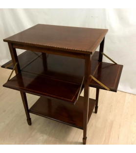 Table à thé en placage d'acajou vedue par notre petite brocante