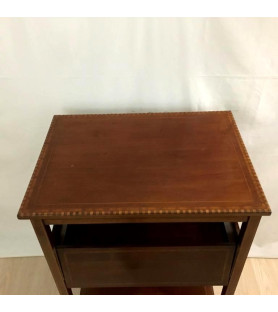 Table à thé en placage d'acajou vedue par notre petite brocante