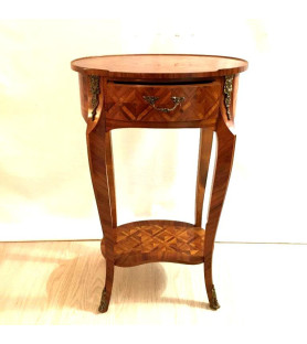 Petite table marquetée ovale de style Louis XV
