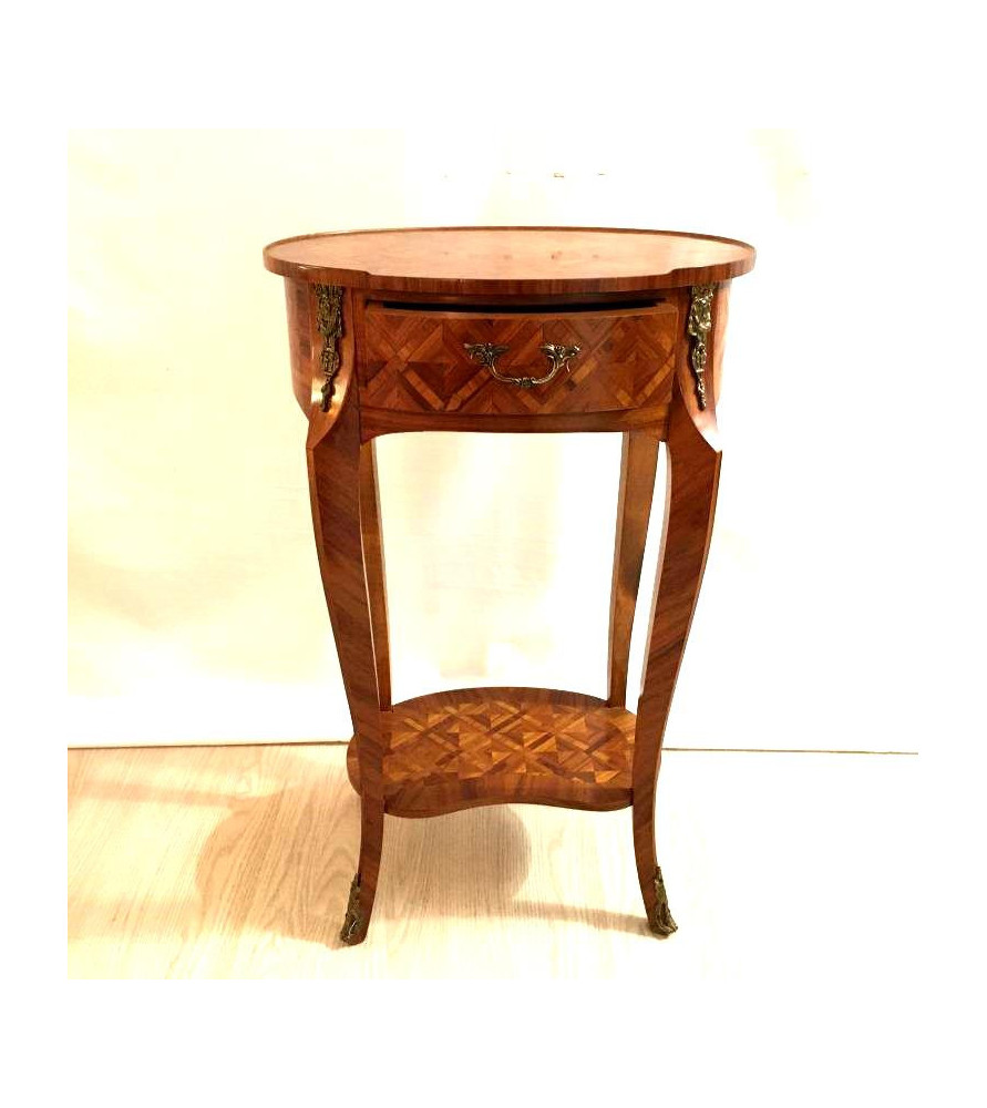 Petite table marquetée ovale de style Louis XV