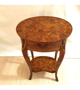 Petite table marquetée ovale de style Louis XV