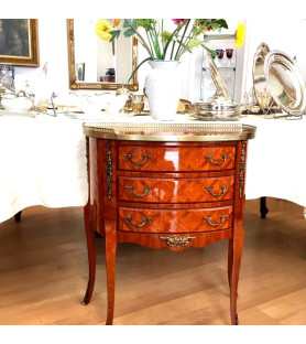 Petite commode de tsyle Transition vendue par notre petite brocante