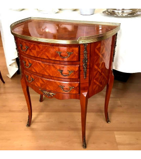 Petite commode de tsyle Transition vendue par notre petite brocante