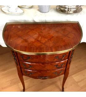 Petite commode de tsyle Transition vendue par notre petite brocante