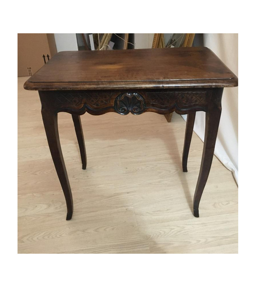 Petite table de style Louis XV vendue par notre petite brocante