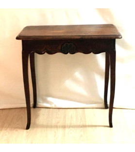 Petite table de style Louis XV vendue par notre petite brocante