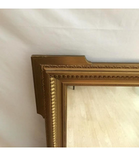 Grand miroir en stuc doré