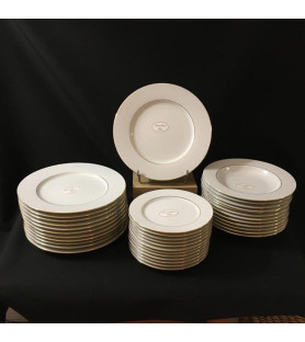 Service porcelaine "filet or" vendu par notre petite brocante