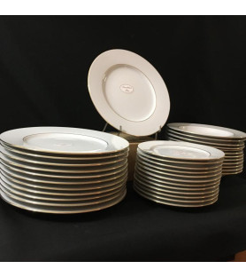 Service porcelaine "filet or" vendu par notre petite brocante