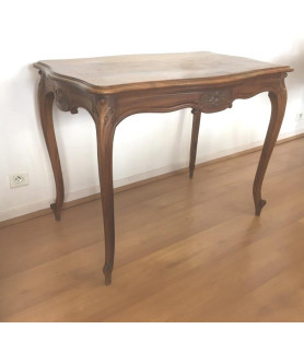 Table de milieu noyer vendu par notre petite brocante