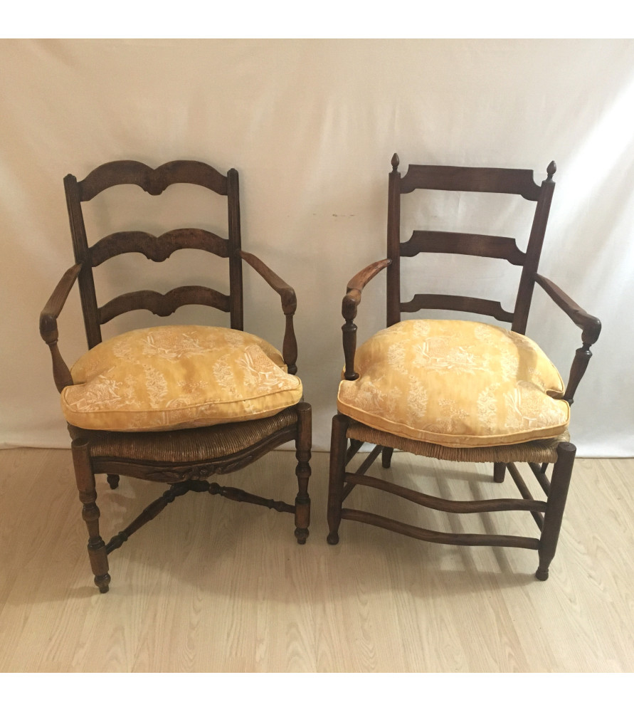 Fauteuils paillés rustiques vendus par Notre petite brocante